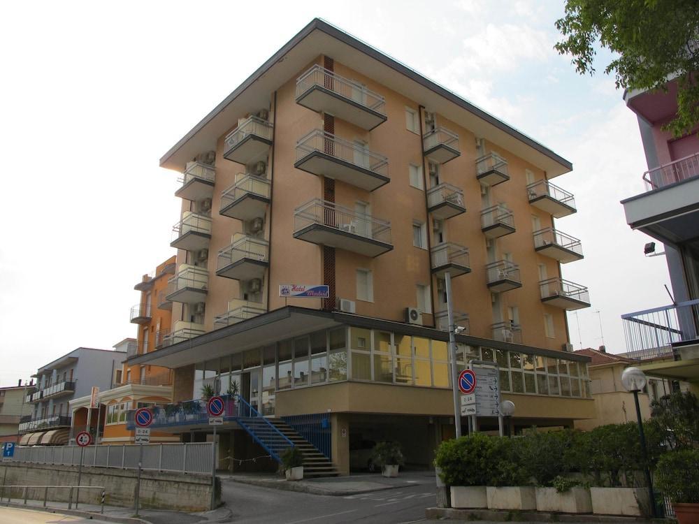 Hotel Madrid Ріміні Екстер'єр фото