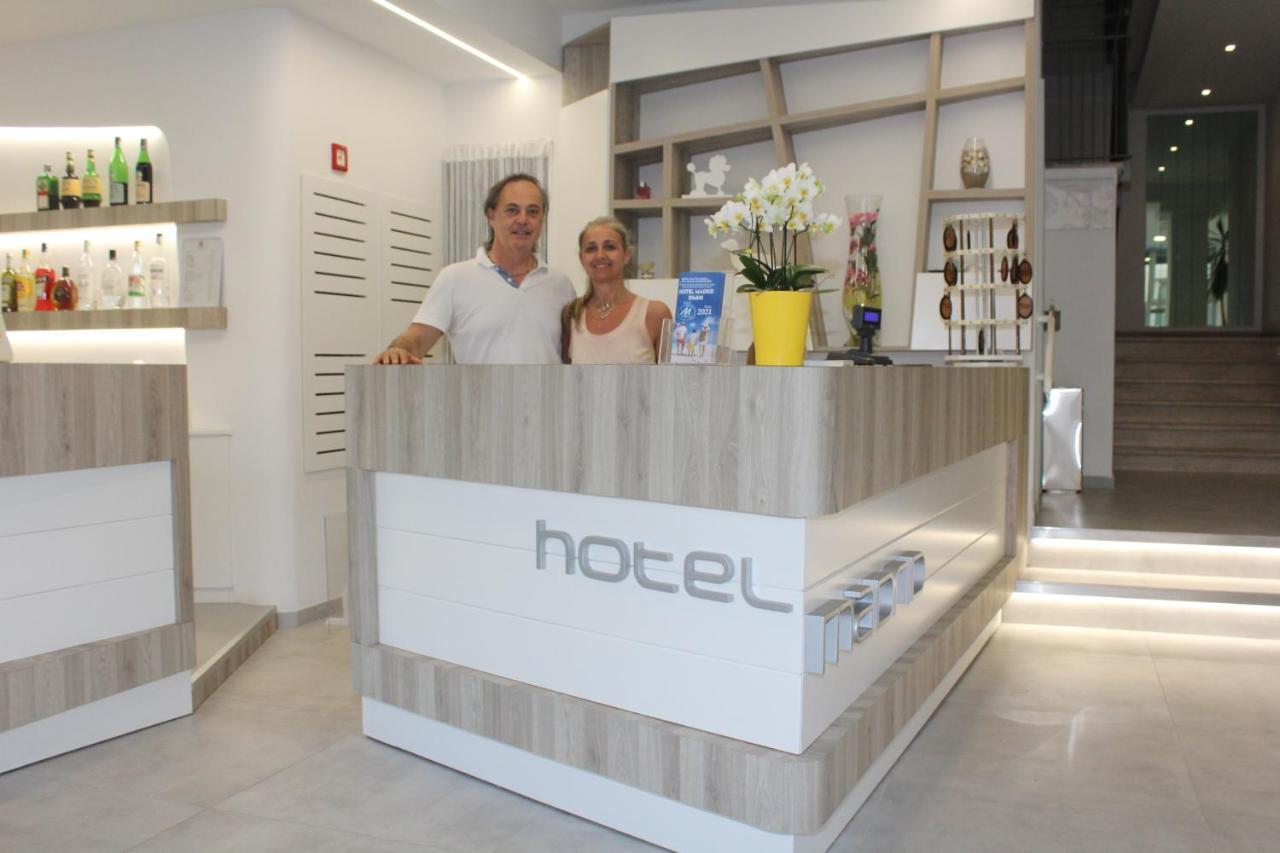 Hotel Madrid Ріміні Екстер'єр фото