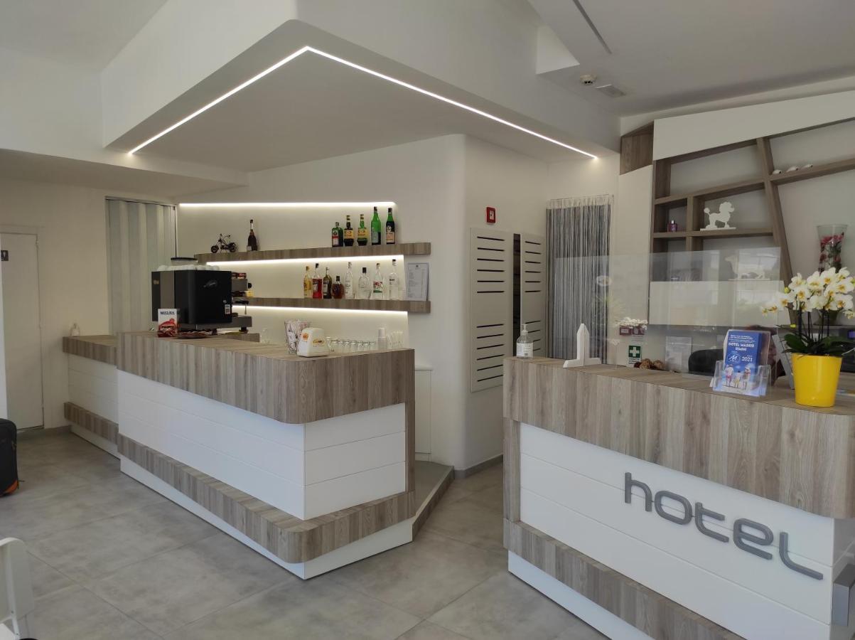 Hotel Madrid Ріміні Екстер'єр фото