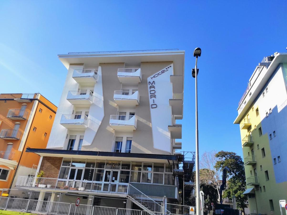 Hotel Madrid Ріміні Екстер'єр фото
