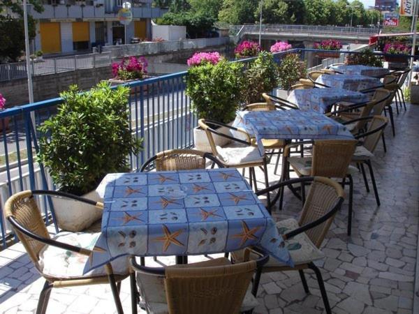 Hotel Madrid Ріміні Екстер'єр фото