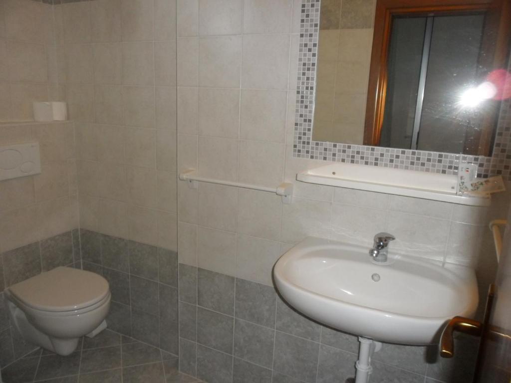 Hotel Madrid Ріміні Екстер'єр фото